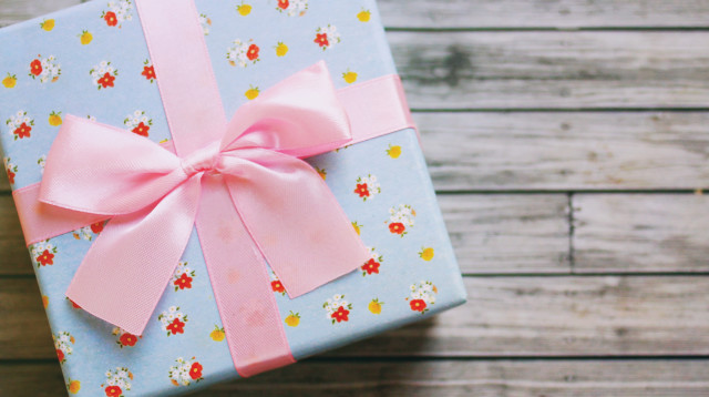 מתנה לחג (צילום: אינגאימג)