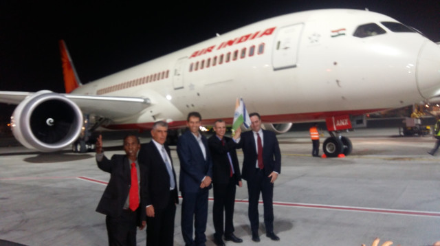 טיסת אייר אינדיה ההיסטורית (צילום: משה כהן)