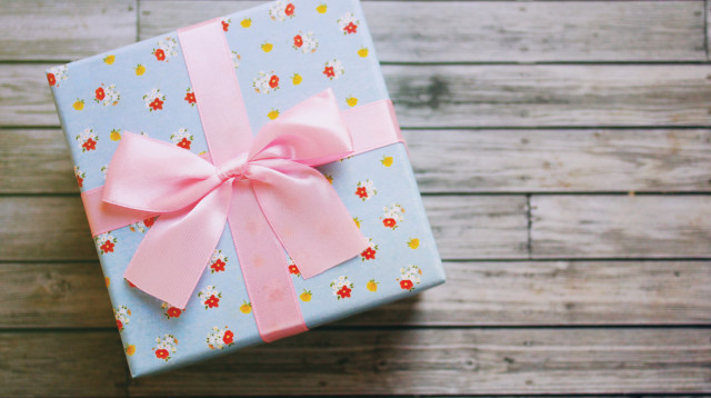 מתנה, צילום אילוסטרציה (צילום: אינג אימג')