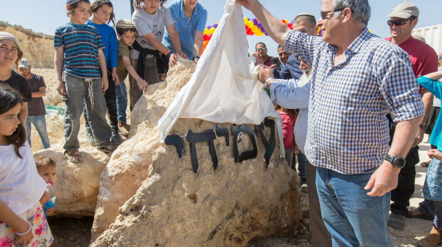 תושבי עמונה מאכלסים את היישוב 'עמיחי' (צילום: הלל מאיר/TPS)