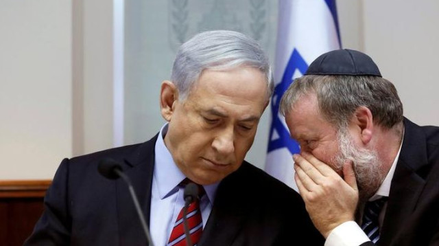 בנימין נתניהו ואביחי מנדלבליט (צילום: רויטרס)