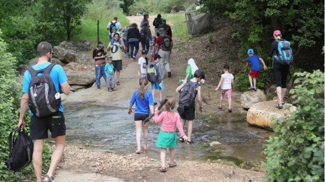 מטיילים בגליל (צילום: אוצרות הגליל)