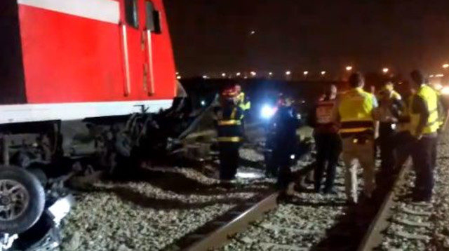 רכבת פגעה ברכב סמוך לרמלה (צילום: דוברות איחוד הצלה)