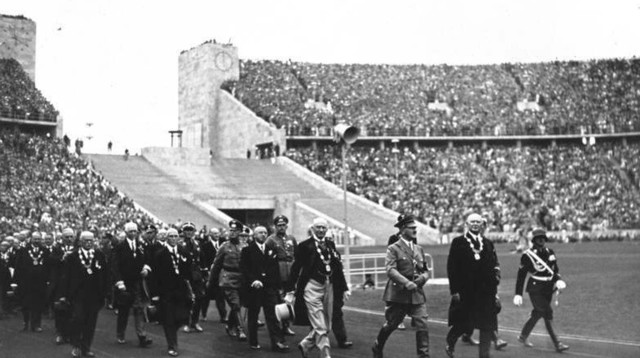 אדולף היטלר באולימפיאדת ברלין, 1936 (צילום: Bundesarchiv Bild 146-1976-033-17/CC-BY-SA 3.0)
