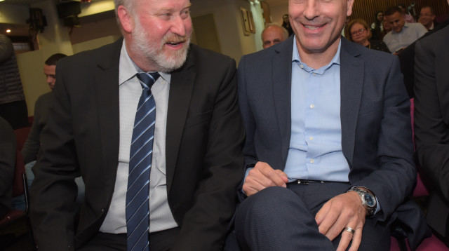 אפי נוה, אביחי מנדלבליט (צילום: אבשלום ששוני)