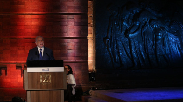 בנימין נתניהו נושא דברים בעצרת המרכזית לזכרון השואה והגבורה בהיכל יד ושם (צילום: הלל מאיר/TPS)