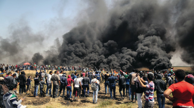 מציאות מורכבת. מפגינים ברצועה (צילום: AFP)