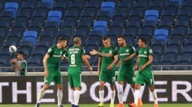 שחקני מכבי חיפה חוגגים (צילום: ערן לוף)