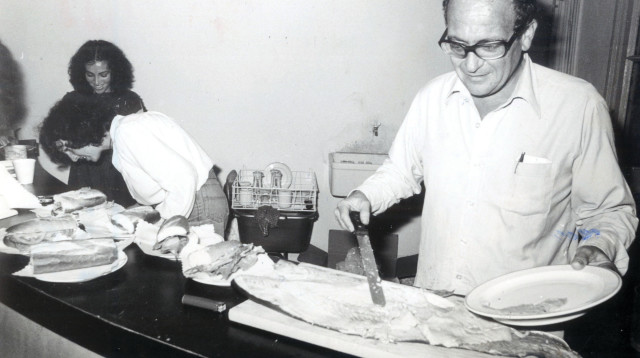 שאול אברון ב"הקיוסק", 1981  (צילום: שמואל רחמני)