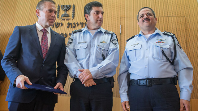 ניצב יורם הלוי עם המפכ"ל אלשיך והשר ארדן (צילום: יונתן זינדל, פלאש 90)