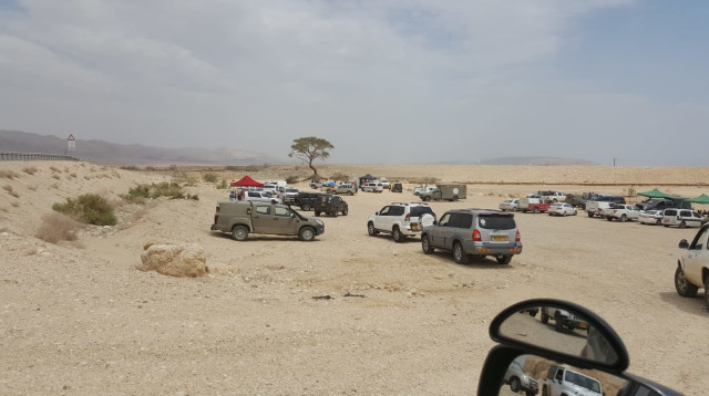 מאמצי החיפוש אחר נהג המשאית איימן ג'אבר (צילום: "צוות א-נאחווה" רהט)