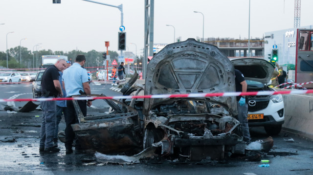 הרכב המפוצץ בו נסע עלי עאמר (צילום: רועי אלימה, פלאש 90)