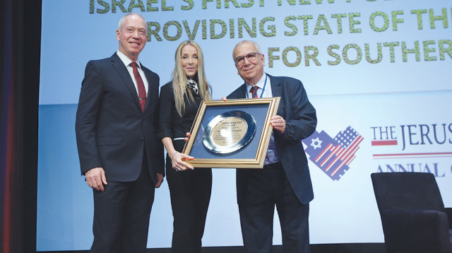 השר גלנט, רונית חסין-הוכמן ופרופ' שמר (צילום: יח"צ)