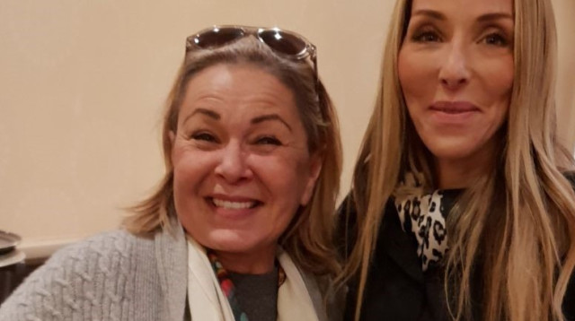 רונית חסין- הוכמן ורוזאן בר (צילום: מרק ישראל סלם)