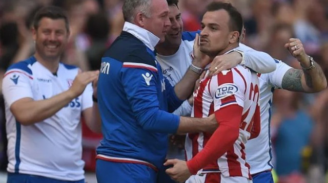 שאקירי ולמברט חגגו במחצית הראשונה, אבל זה הסתיים במפח נפש עבורם (צילום: AFP)