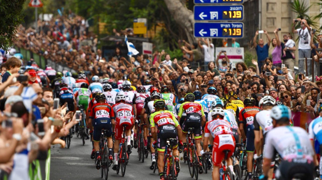 רוכבי ה-ג'ירו ד'איטליה בתל אביב (צילום: אבשלום ששוני)