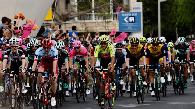 רוכבי הג'ירו ד'איטליה בת"א (צילום: אבשלום ששוני)