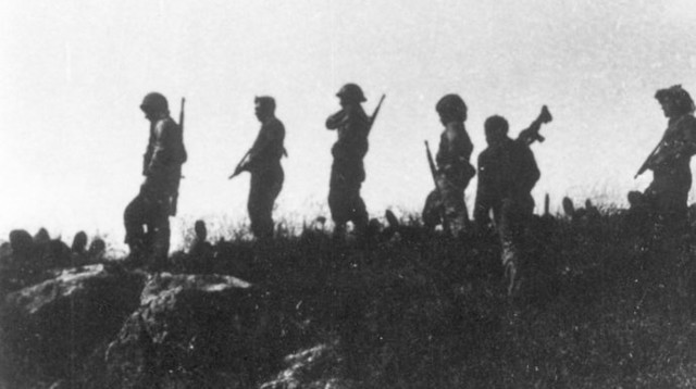 כוחות פלמ"ח במשלט שער הגיא במהלך מבצע מכבי (צילום: באדיבות אתרי מלחמת העצמאות)