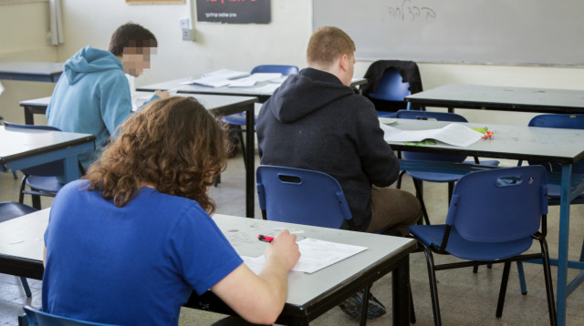 בחינת בגרות (צילום: רועי אלימה, פלאש 90)