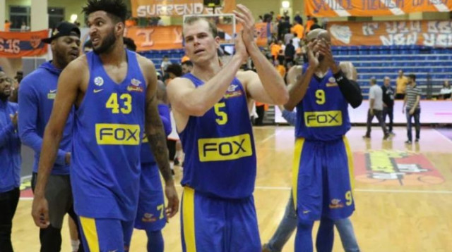 מכבי תל אביב חוגגת (צילום: עדי אבישי)