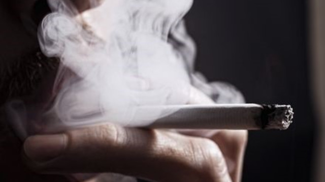 עישון סיגריה (צילום: אינג אימג')