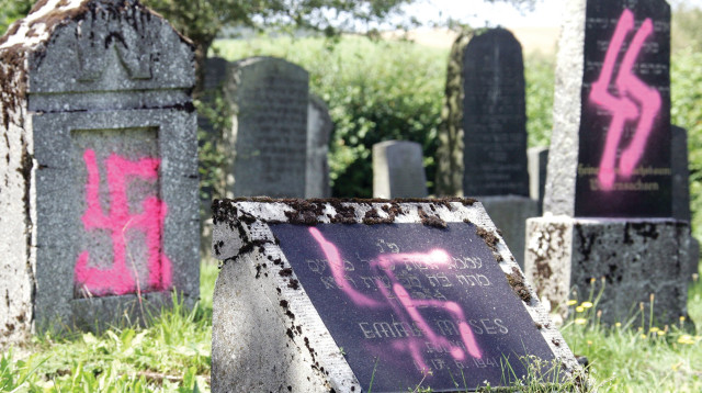 קברים מחוללים בגרמניה (צילום: רויטרס)