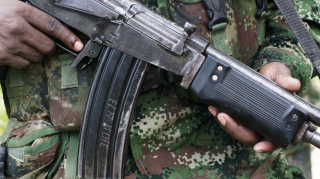 איש חמוש בקולומביה  (צילום: רויטרס)