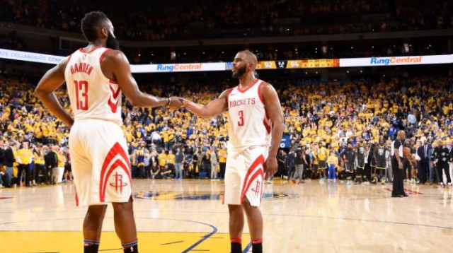 ג'יימס הארדן עם כריס פול (צילום: AFP)