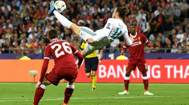 גארת' בייל כובש במספרת בגמר ליגת האלופות  (צילום: AFP)