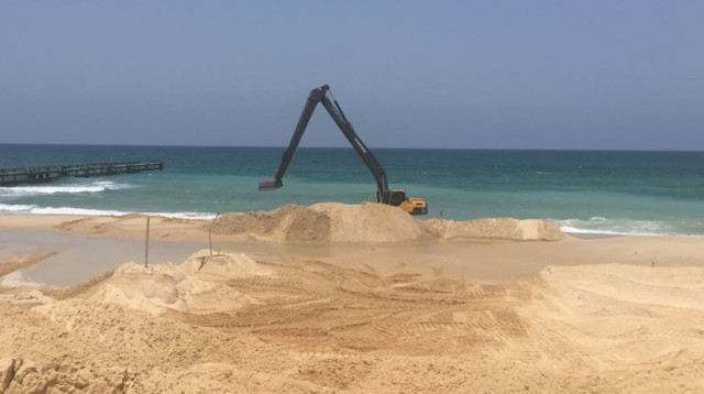 הקמת המכשול הימי בעזה (צילום: דוברות משרד הביטחון)