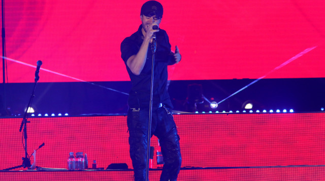 אנריקה איגלסיאס בפארק הירקון (צילום: סיון פרג')