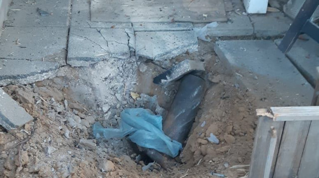 המחסן שנפגע בעוטף עזה (צילום: דוברות מועצה אזורית אשכול)