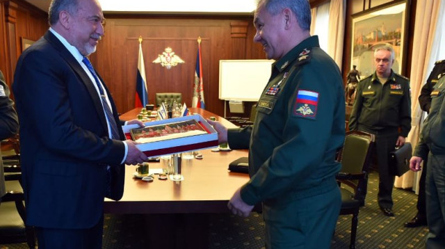 אביגדור ליברמן עם שר ההגנה הרוסי  (צילום: אריאל חרמוני, משרד הביטחון)