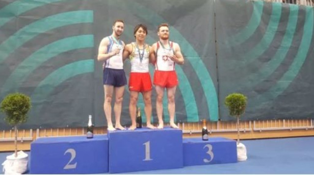 דולגופיאט על הפודיום (צילום: איגוד ההתעמלות)