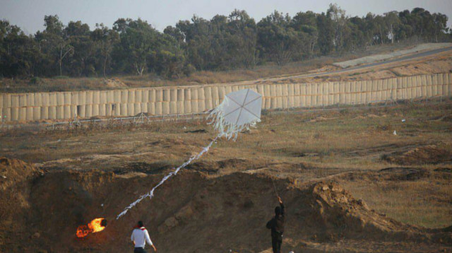 עפיפון תבערה (צילום: דובר צה"ל)