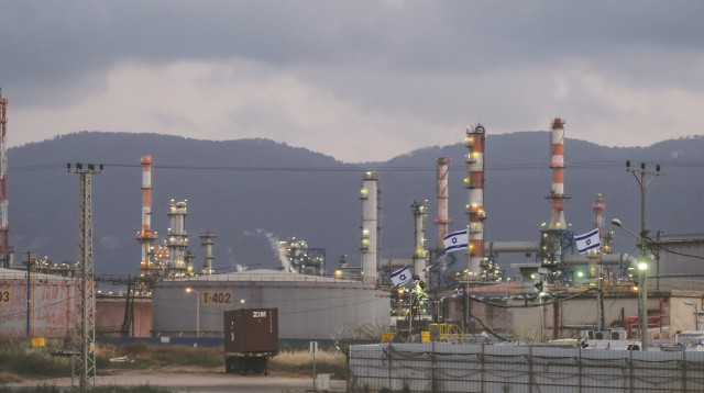 בתי זיקוק בחיפה (צילום: יניב נדב,פלאש 90)