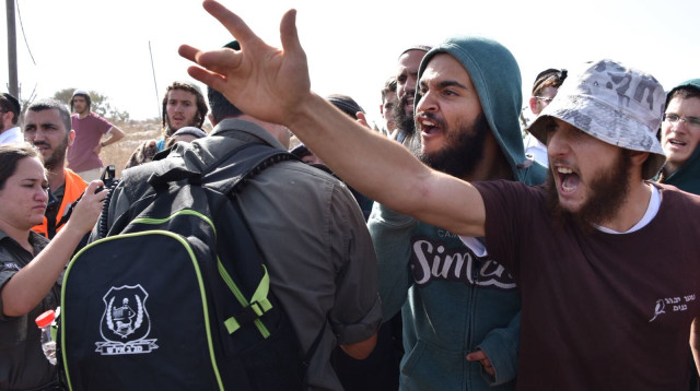 פינוי של בתים ביישוב תפוח מערב (צילום: דוברות המשטרה)