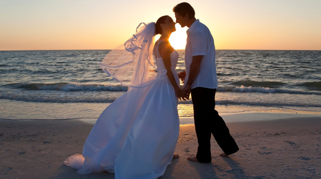 חתן וכלה (צילום: אינג אימג')