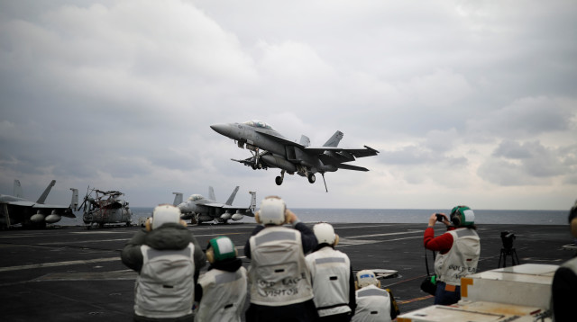 מטוס אמריקאי בתרגיל משותף עם קוריאה הדרומית (צילום: רויטרס)