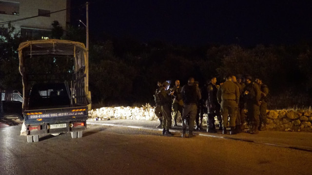 סריקות החיילים אחר המחבל  (צילום: דובר צה"ל)