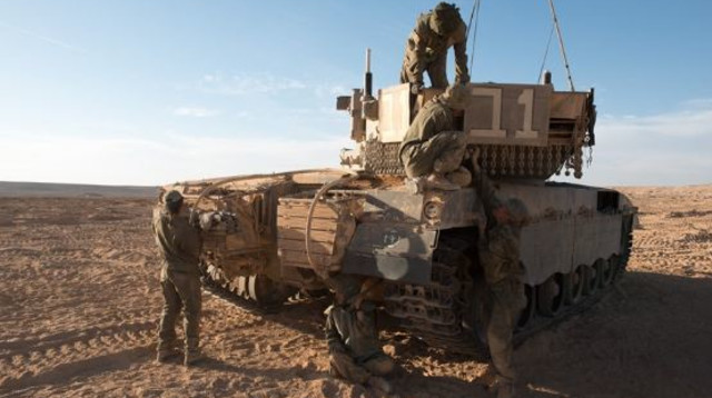 חיילות קרביות בשריון (צילום: דובר צה"ל)