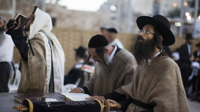 שבעה עשר בתמוז בכותל  (צילום: יונתן זינדל, פלאש 90)