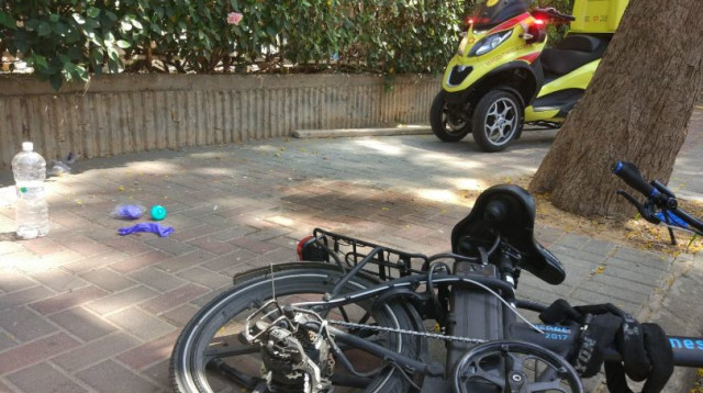 האופניים בזירת האירוע (צילום: תיעוד מבצעי מד"א)