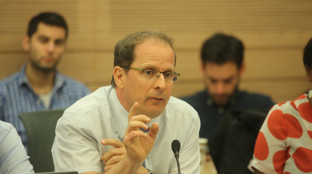 רז נזרי (צילום: מרק ישראל סלם)