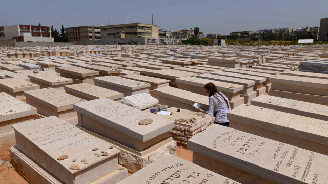 בית קברות (צילום: תומר ניוברג, פלאש 90)