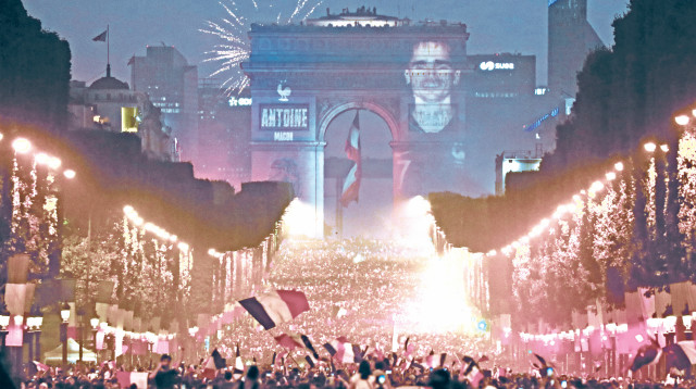 החגיגות בצרפת  (צילום: רויטרס)