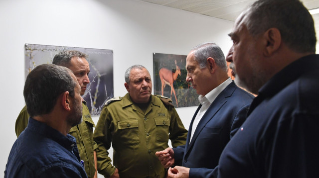  גדי איזנקוט, בנימין נתניהו ואביגדור ליברמן בהערכת מצב באוגדת עזה (צילום: קובי גדעון, לע"מ)