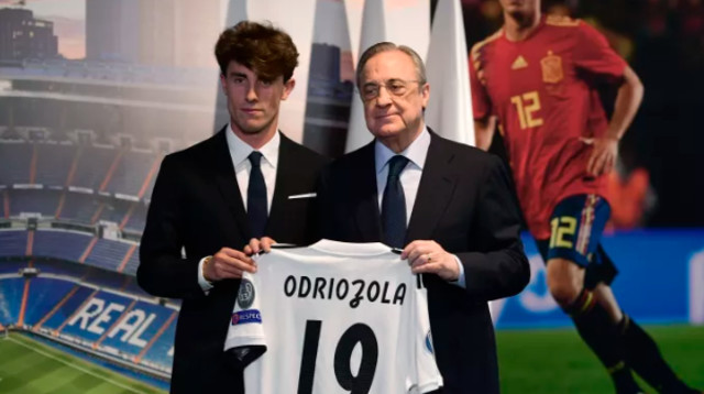 אלברו אודריוסולה עם פלורנטינו פרס  (צילום: AFP)