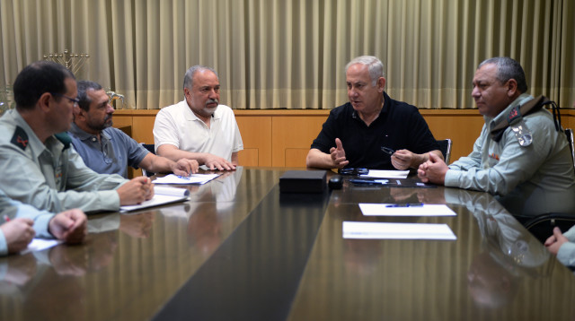 ישיבת הקבינט (צילום: אריאל חרמוני, פלאש 90)