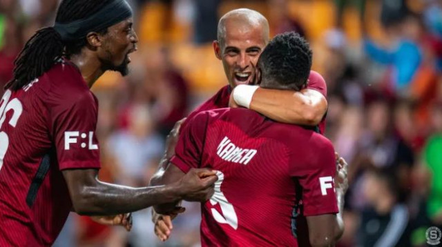 טל בן חיים חוגג במדי ספרטה פראג (צילום: ספרטה פראג, האתר הרשמי)